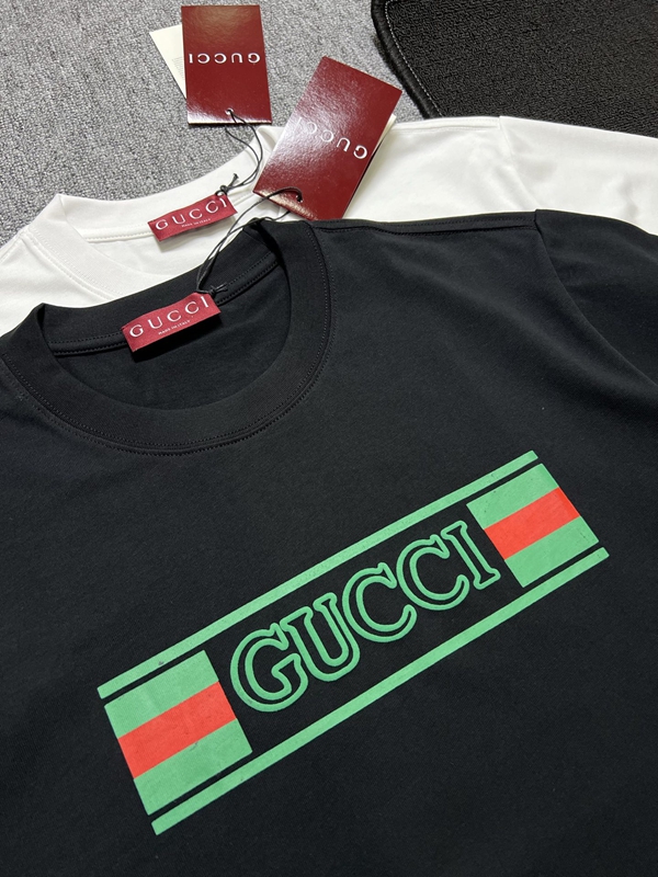 ブランドTシャツ側面デザイン